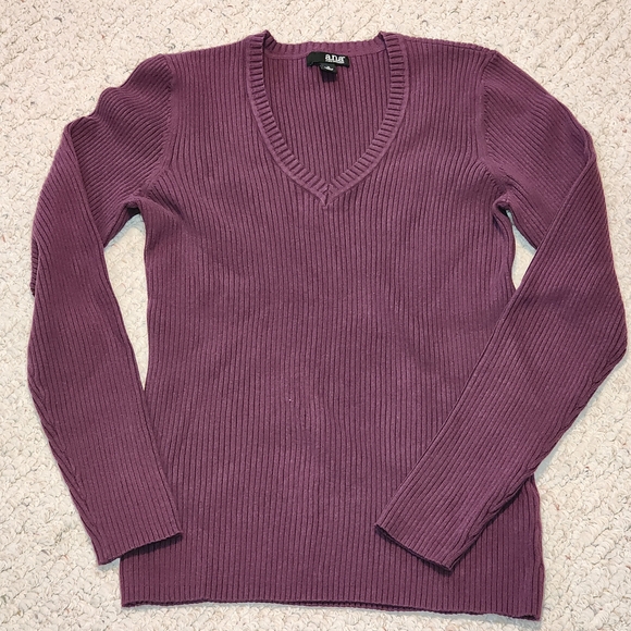 a.n.a Sweaters - Vintage a.n.a Women's Ribbed V-Neck Sweater in Purple